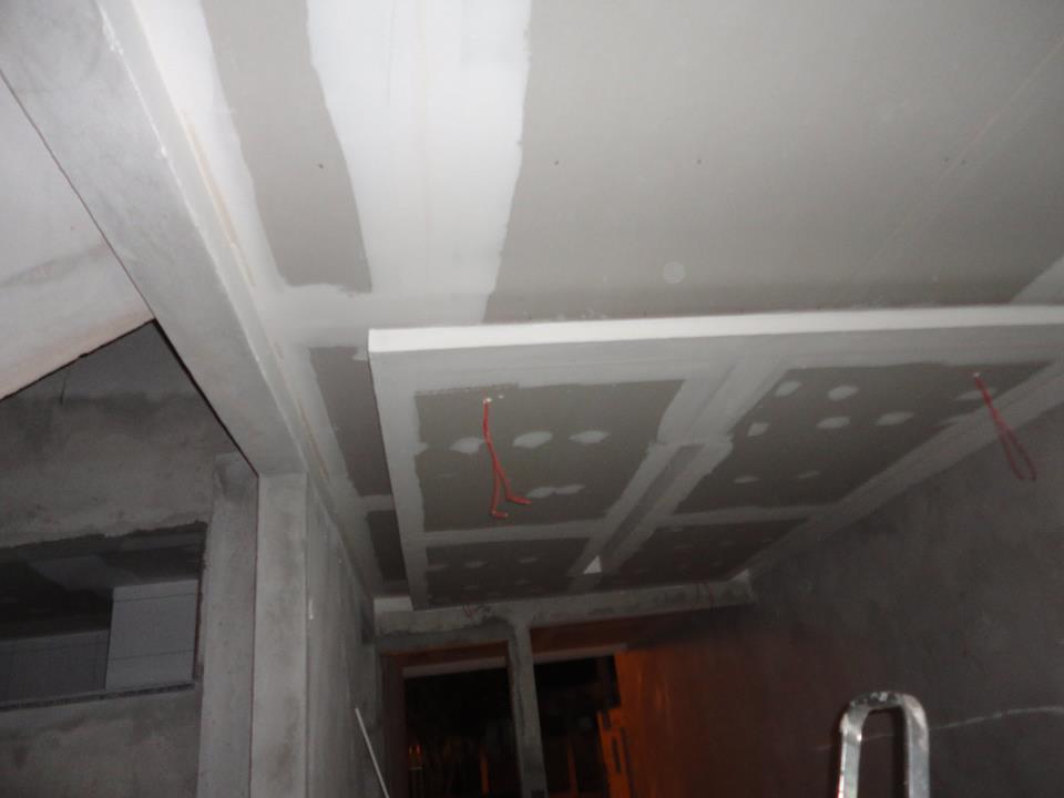 Forro de gesso acartonado em instalação